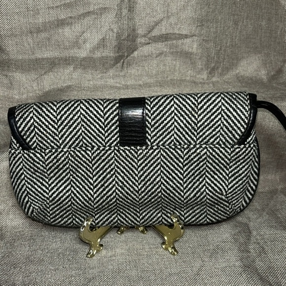 Banana Republic Clutch Wristlet Black White Chevron Pattern - Picture 3 of 5